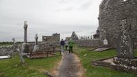 Kilmacduagh Monastery &ndash; &copy; Petra Sauer (Eberhardt TRAVEL)