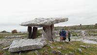 Poulnabrone Dolmen &ndash; &copy; Petra Sauer (Eberhardt TRAVEL)