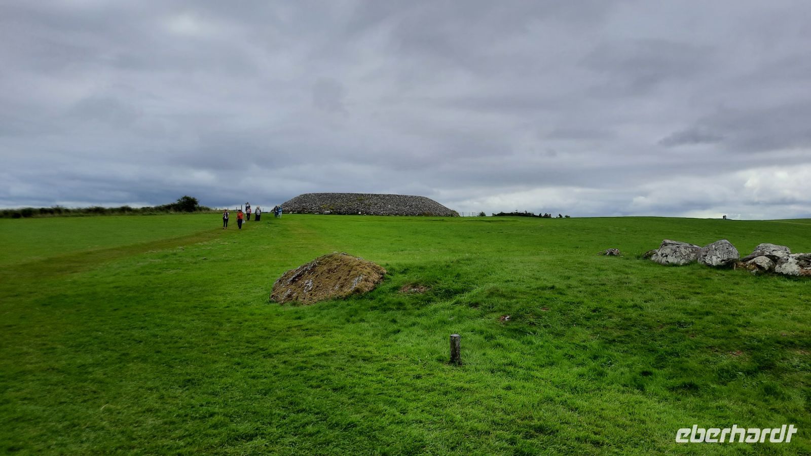 Carrowmore_Fields &ndash; &copy; Walter Neuwirth (Eberhardt TRAVEL)