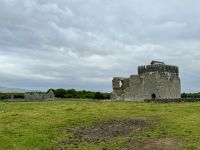 8. Reisetag – Tag im Burren – Kilmacduagh Abbey & Schiefer Turm von Irland &ndash; &copy; Andreas Wolfsteller (Eberhardt TRAVEL)