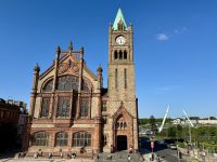 4. Tag – Ausflug nach Nordirland – Spaziergang in Derry – Zunfthalle/Rathaus &ndash; &copy; Andreas Wolfsteller (Eberhardt TRAVEL)