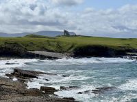 5. Tag – Letterkenny bis Leenaun – Wanderung um die Halbinsel Mullaghmore – Classiebawn Castle vor dem Ben Bulben &ndash; &copy; Andreas Wolfsteller (Eberhardt TRAVEL)