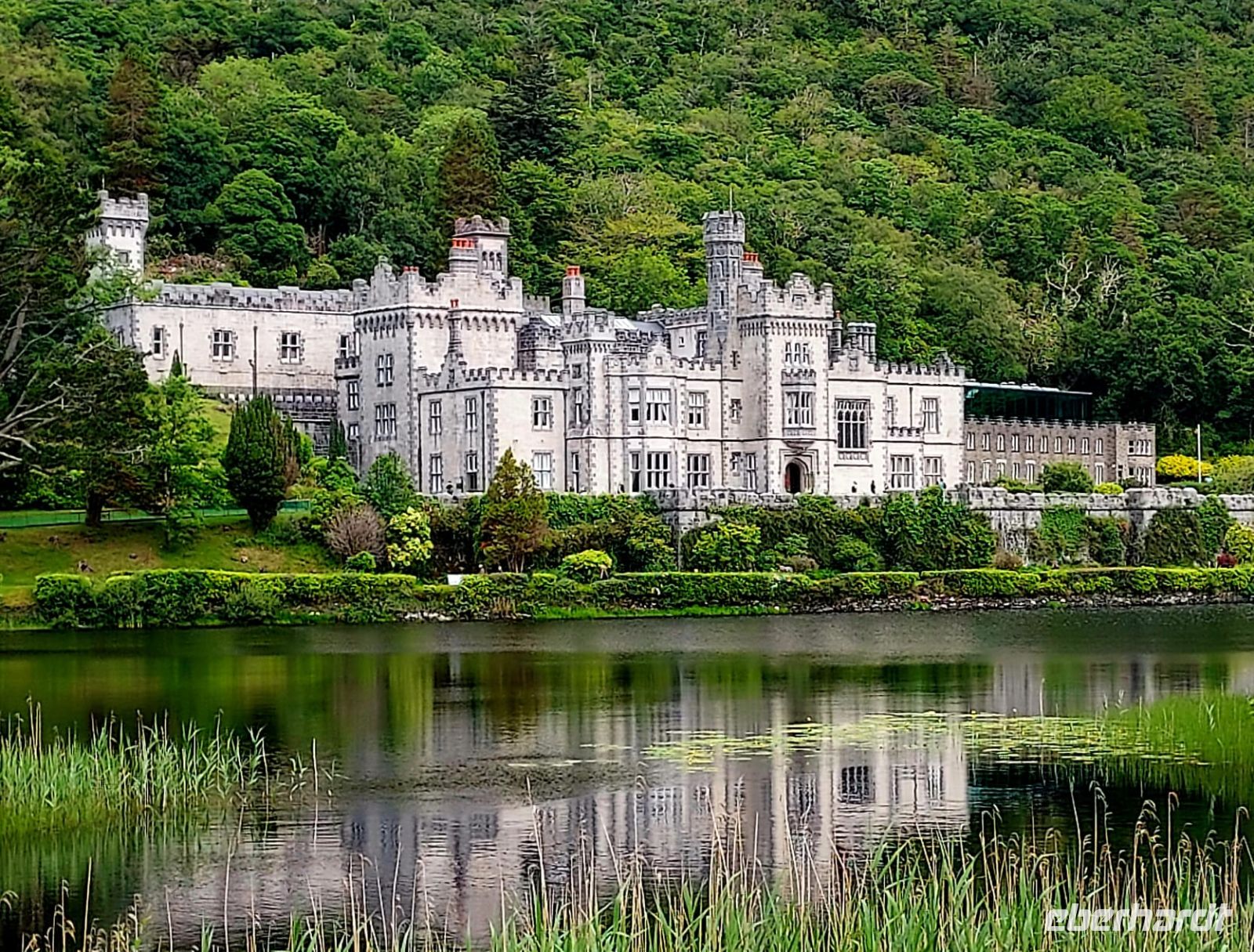Tag 5 Connemara Rundfahrt Kylemore Abbey schön.jpg &ndash; &copy; Gabi Rübel (Eberhardt TRAVEL)