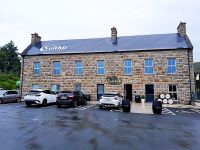 Tag 3 Donegal Whiskey Distillery aussen.jpg &ndash; &copy; Gabi Rübel (Eberhardt TRAVEL)