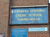 Tag 11 Dublin Schild St.Parricks choir School.jpg &ndash; &copy; Gabi Rübel (Eberhardt TRAVEL)