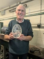 Celtic Crystal Glasschleifen Demonstration &ndash; &copy; Natalie Hady (Eberhardt TRAVEL)