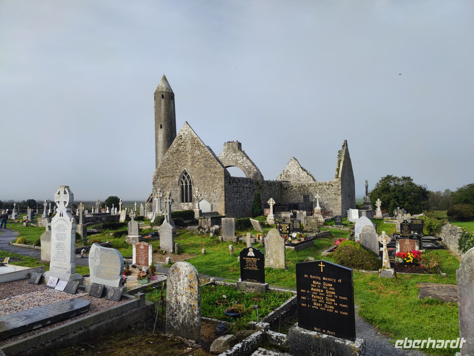 044-Kilmacduagh &ndash; &copy; Dirk Schlosser (Eberhardt TRAVEL)