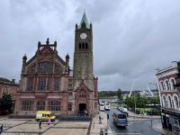 4. Tag: Ausflug nach Nordirland – Spaziergang auf der Stadtmauer von Derry – Guild Hall &ndash; &copy; Andreas Wolfsteller (Eberhardt TRAVEL)