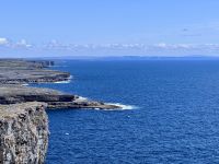6. Tag: Ausflug auf die Aran Islands – Wandern auf Inishmore – Blick vom Steinfort Dun Aengus zu den Cliffs of Moher &ndash; &copy; Andreas Wolfsteller (Eberhardt TRAVEL)