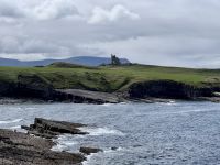 5. Tag: Letterkenny bis Leenaun – Wandern um die Halbinsel Mullaghmore – Classiebawn Castle vor dem Ben Bulben &ndash; &copy; Andreas Wolfsteller (Eberhardt TRAVEL)