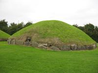 Knowth &ndash; &copy; Ralf Kuchenbecker (Eberhardt TRAVEL)