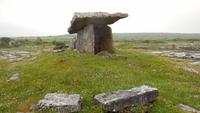 Poulnabrone Dolmen &ndash; &copy; Petra Sauer (Eberhardt TRAVEL)