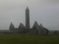 Kilmacduagh - Klostersiedlung im Burren &ndash; &copy; Michael Krause (Eberhardt TRAVEL)
