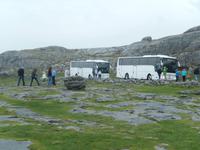 Bus meets Bus im Burren &ndash; &copy; Stefan Jahnke (Eberhardt TRAVEL)