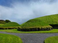 Knowth &ndash; &copy; Ralf Kuchenbecker (Eberhardt TRAVEL)