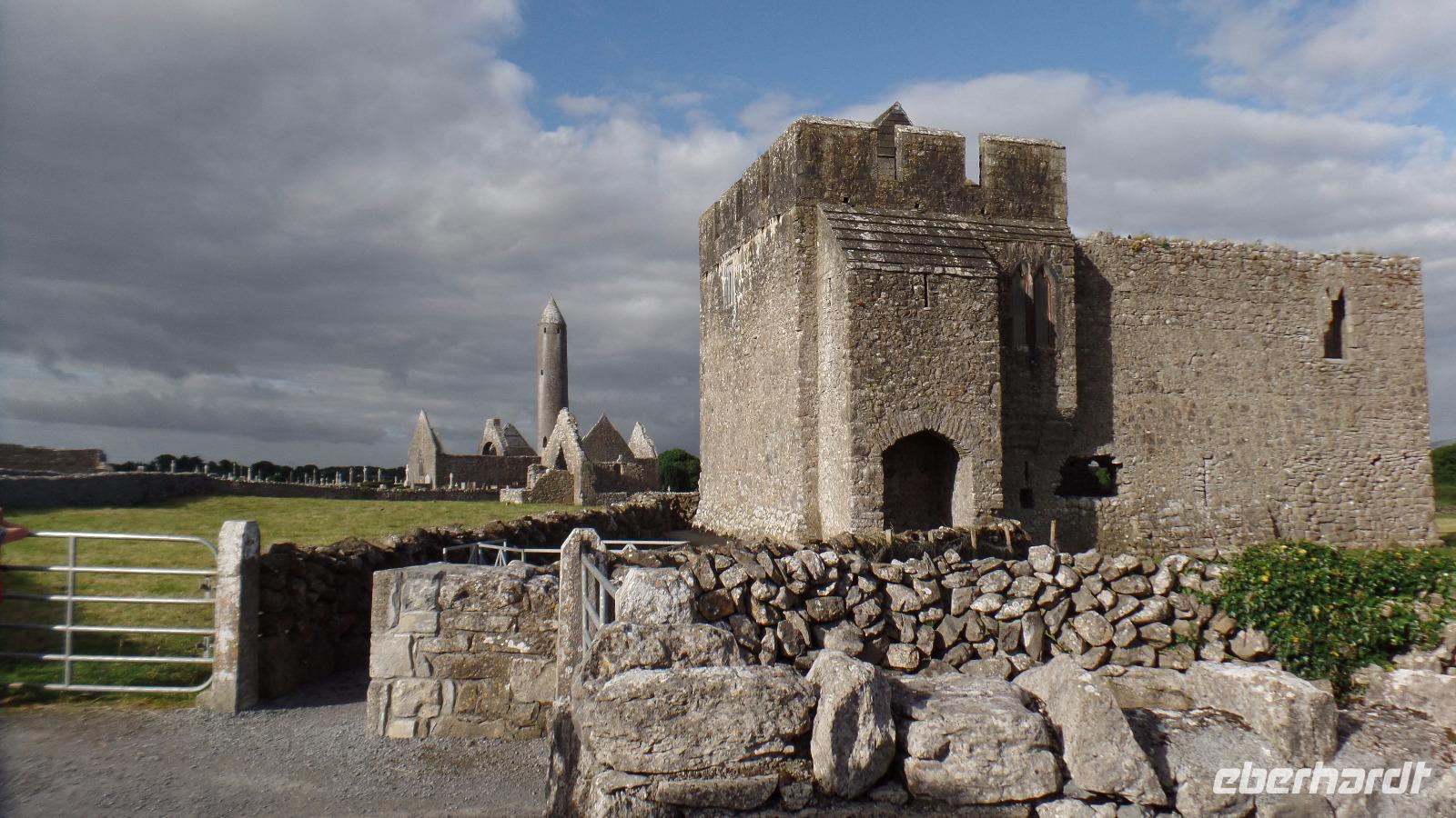 Kilmacduagh &ndash; &copy; Petra Sauer (Eberhardt TRAVEL)