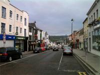 Main street in Letterkenny &ndash; &copy; Dirk Schlosser (Eberhardt TRAVEL)