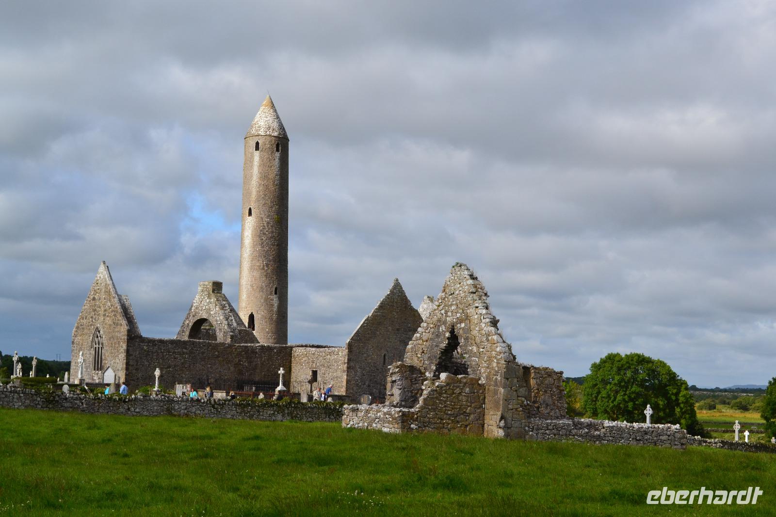 Kilmacduagh Abbey &ndash; &copy; Andreas Wolfsteller (Eberhardt TRAVEL)