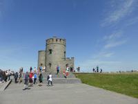 Cliffs of Moher - O´Briens Tower &ndash; &copy; Claudia Bernhardt (Eberhardt TRAVEL)