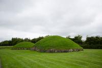 Bru Na Boinne, Knowth &ndash; &copy; Dirk Schlosser (Eberhardt TRAVEL)