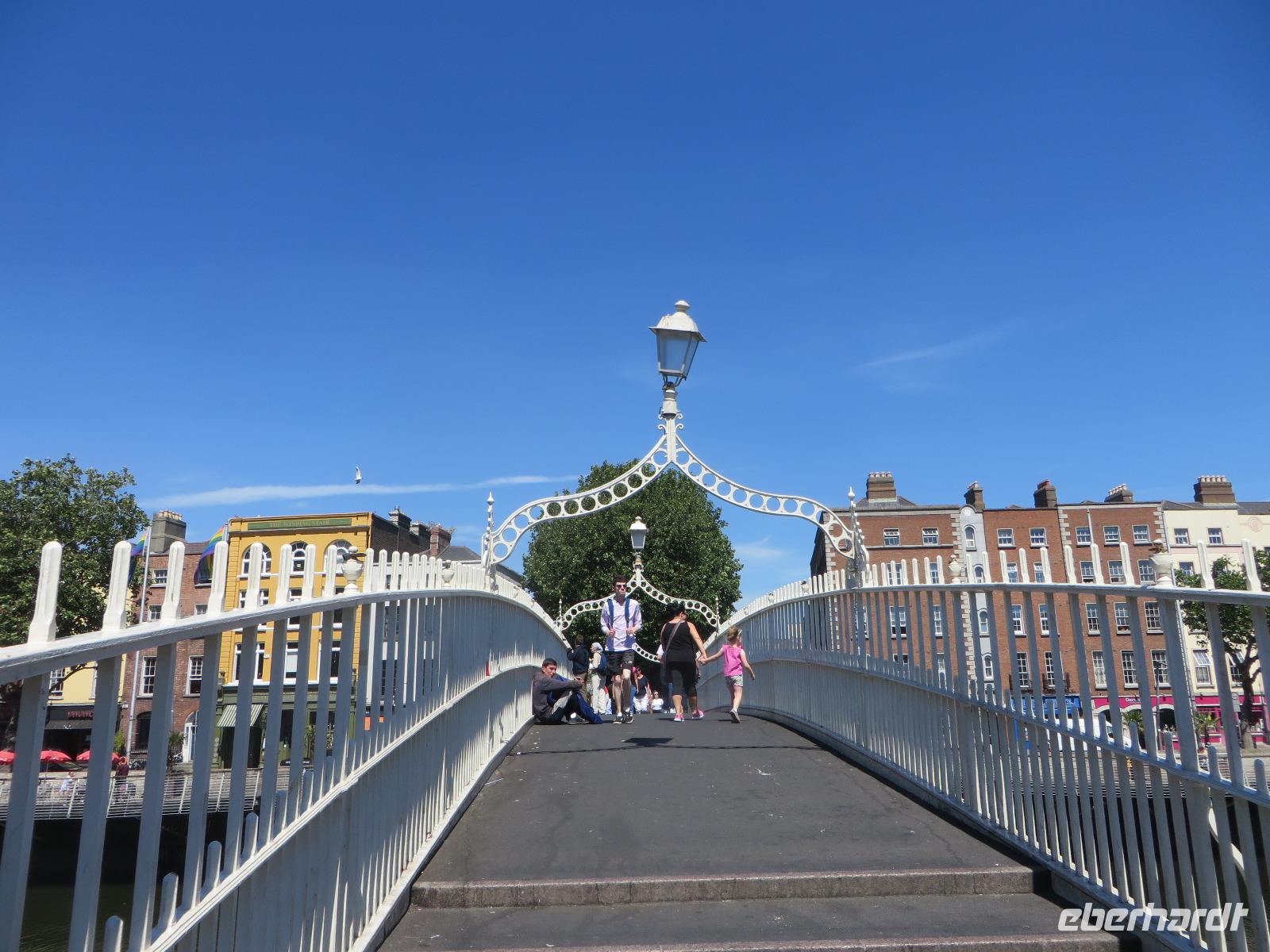 Ha'penny Bridge, Dublin &ndash; &copy; Wiebke Lücker (Eberhardt TRAVEL)