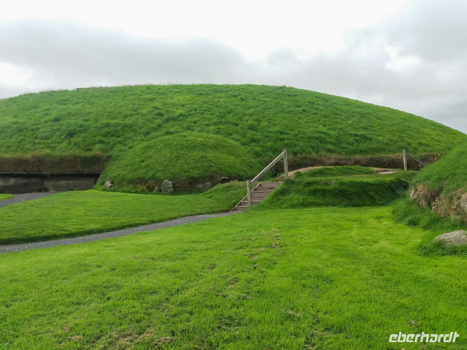 Knowth 1 &ndash; &copy; Vivien Fiedler (Eberhardt TRAVEL)