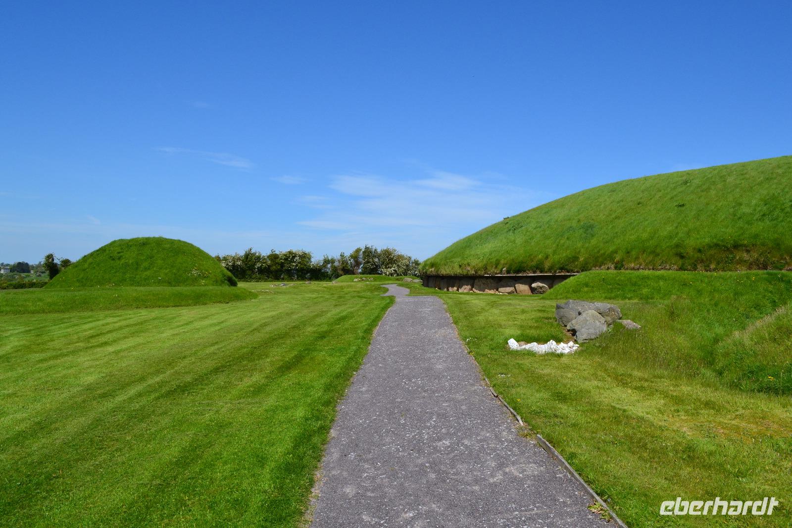 Ganggräber im Boyne Valley - Knowth &ndash; &copy; Andreas Wolfsteller (Eberhardt TRAVEL)