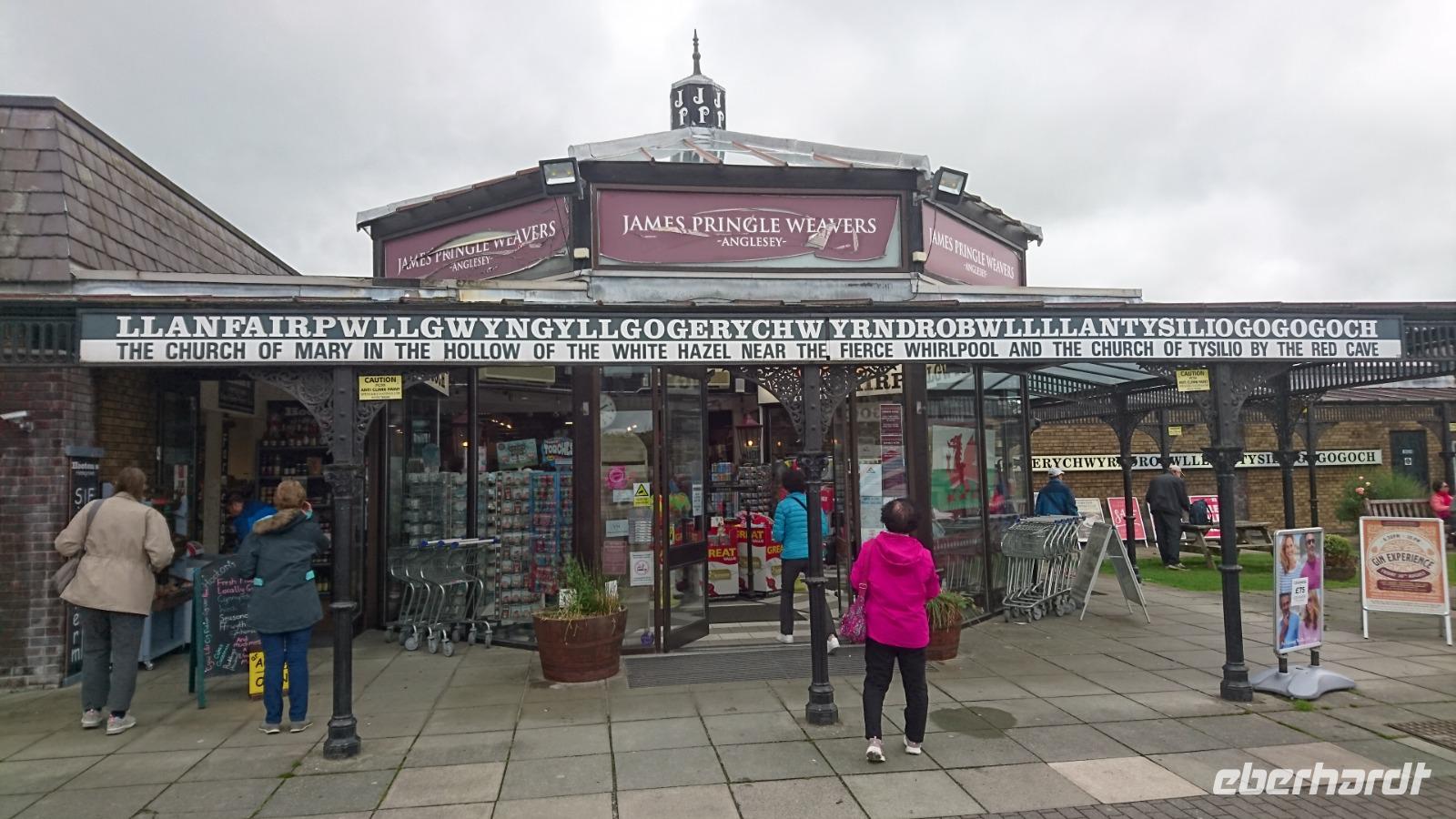 In Llanfair PD &ndash; &copy; Stefan Jahnke (Eberhardt TRAVEL)