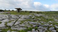 Poulnabrone Dolmen &ndash; &copy; Petra Sauer (Eberhardt TRAVEL)