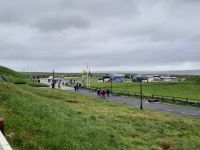 noch  nieselt es bei den Cliffs &ndash; &copy; Walter Neuwirth (Eberhardt TRAVEL)
