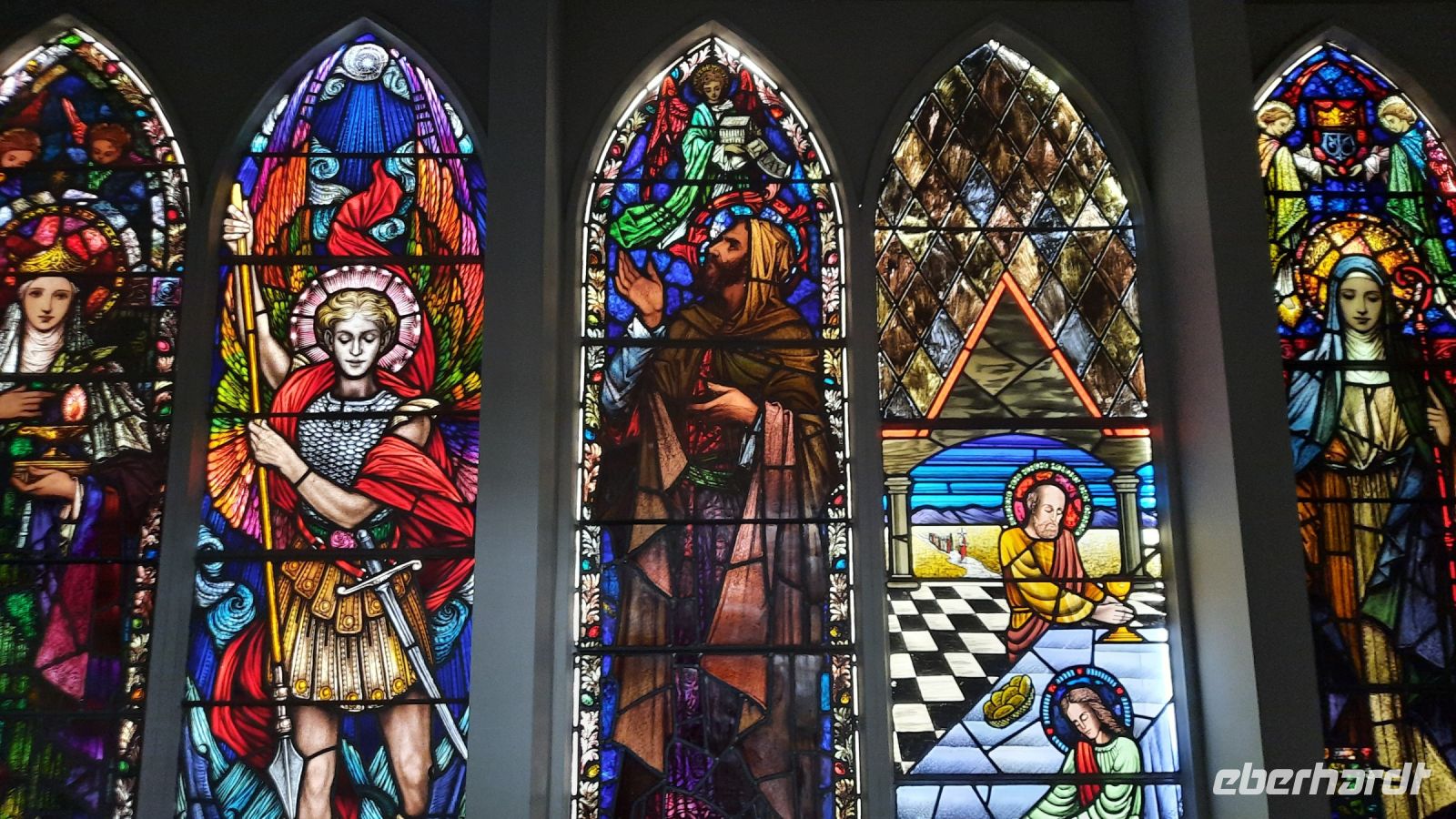 2 Cong Kirchenfenster &ndash; &copy; Walter Neuwirth (Eberhardt TRAVEL)