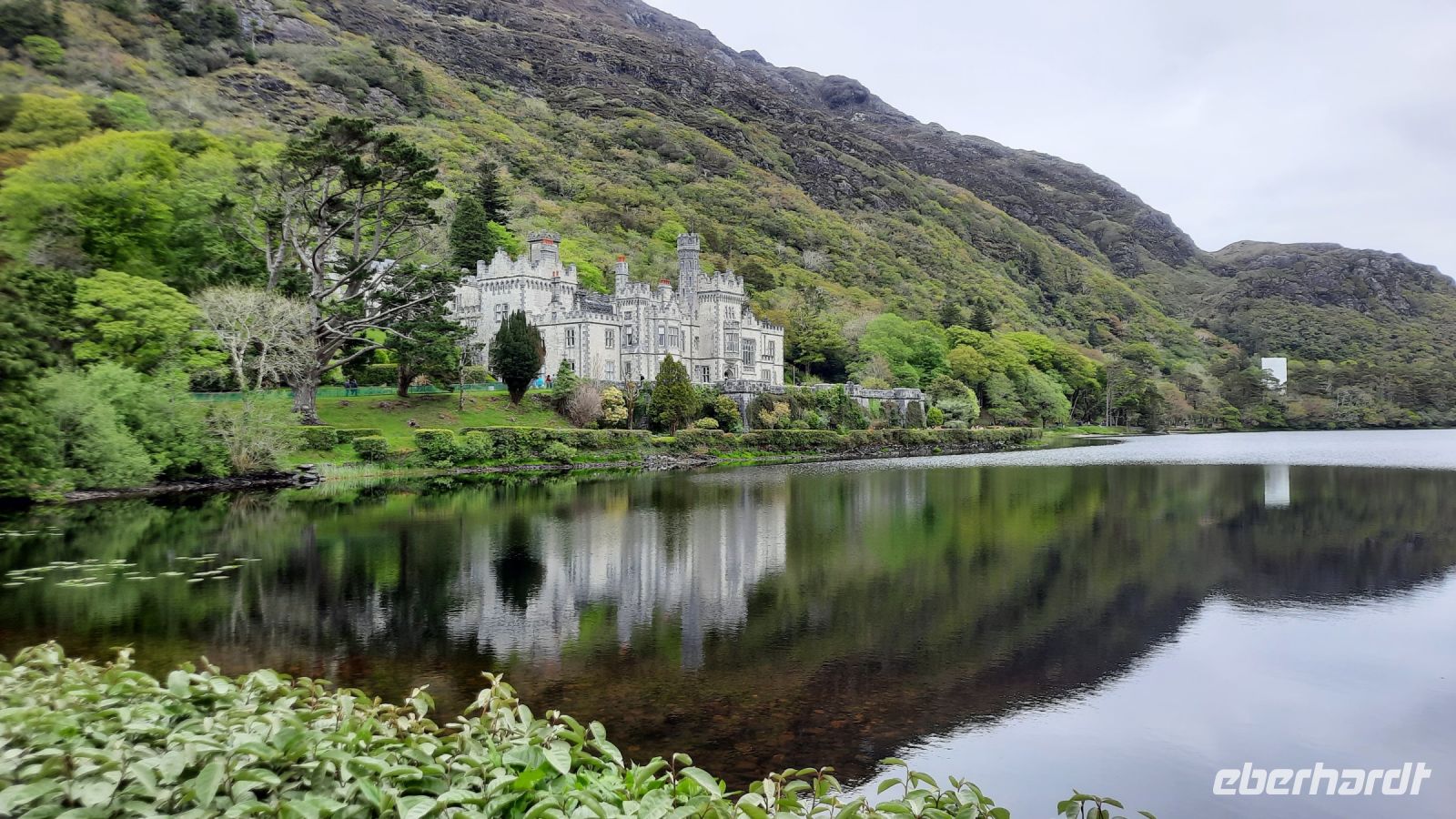 2 Kylemore Abbey &ndash; &copy; Walter Neuwirth (Eberhardt TRAVEL)