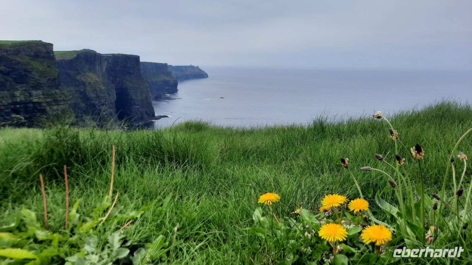 3 Cliffs of moher c &ndash; &copy; Walter Neuwirth (Eberhardt TRAVEL)