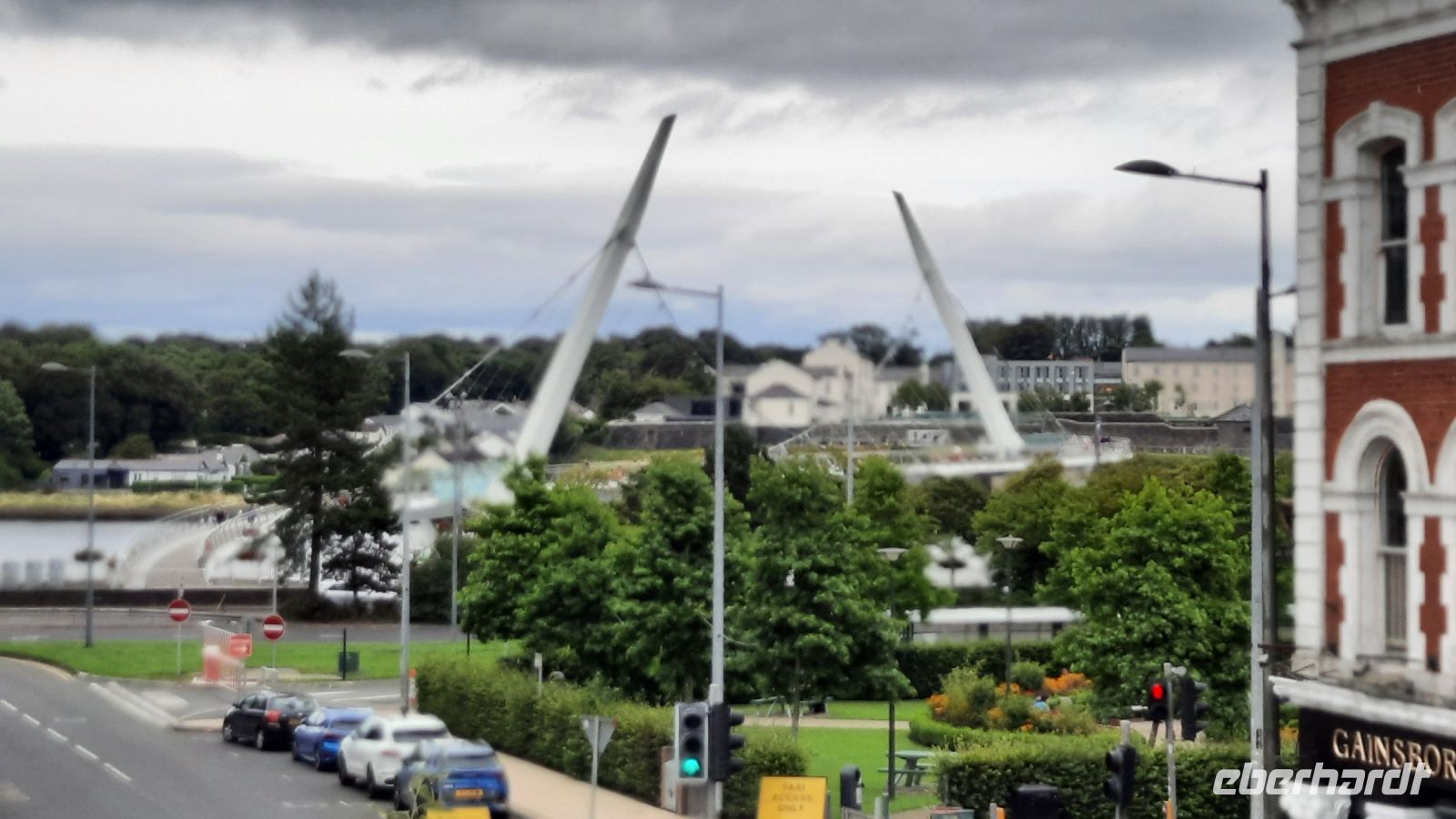 Peace Bridge Derry &ndash; &copy; Walter Neuwirth (Eberhardt TRAVEL)