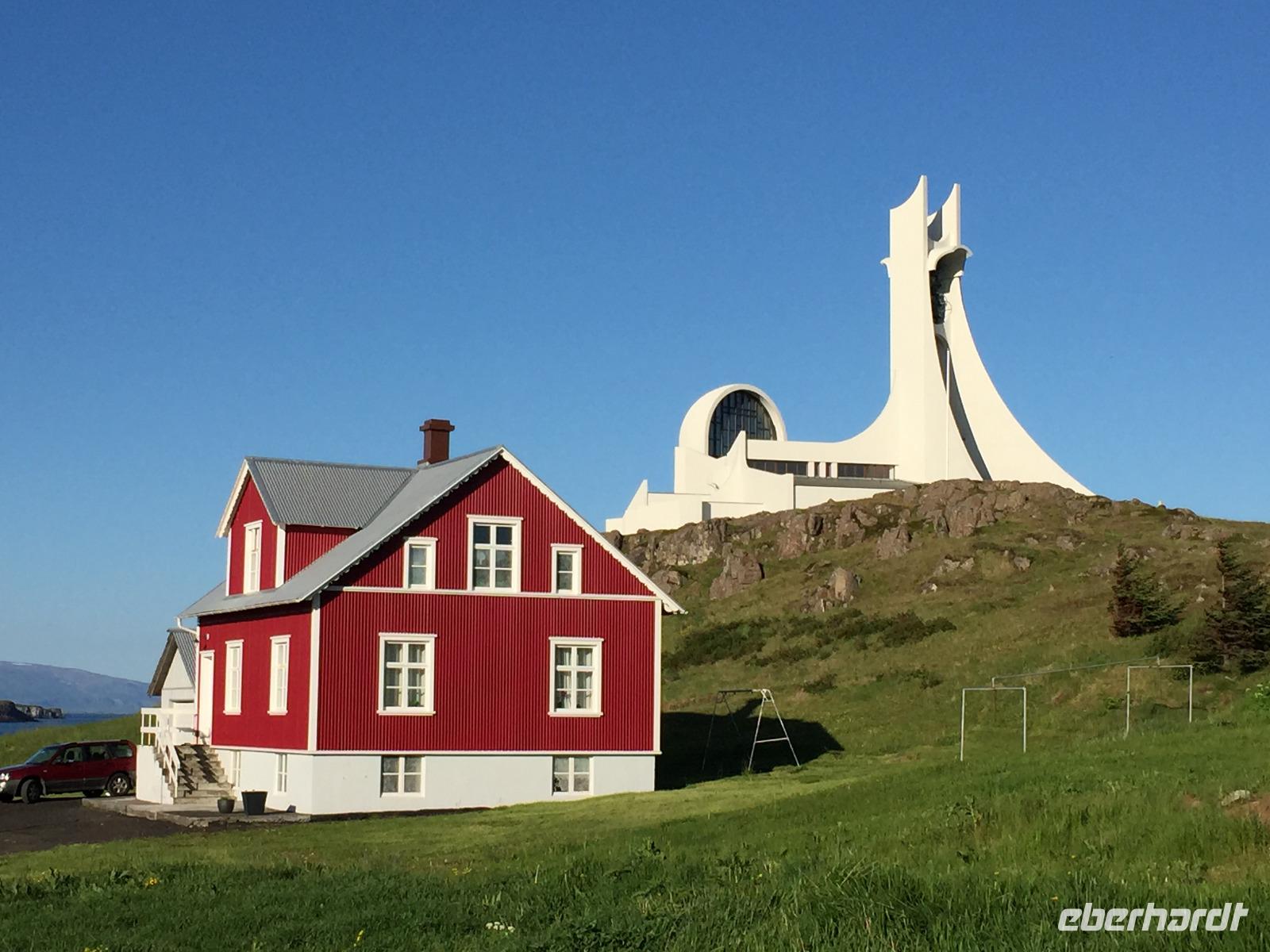 13.06.2016: Die Kirche von Stykkisholmur  &ndash; &copy; Britt Reuter-Bracklow (Eberhardt TRAVEL)