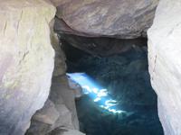 15.06.2016: die Grjotagja-Spalte  &ndash; &copy; Britt Reuter-Bracklow (Eberhardt TRAVEL)