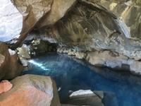 15.06.2016: die Grjotagja-Spalte  &ndash; &copy; Britt Reuter-Bracklow (Eberhardt TRAVEL)