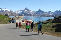Spaziergang durch Tasiilaq &ndash; &copy; Jacob Spangenberg (Eberhardt TRAVEL)