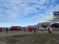 Auf Spitzbergen – Vorbereitungen zur Bootssafari &ndash; &copy; Marion Kottlos (Eberhardt TRAVEL)