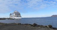AIDAluna im Hafen von Longyearbyen &ndash; &copy; Marion Kottlos (Eberhardt TRAVEL)