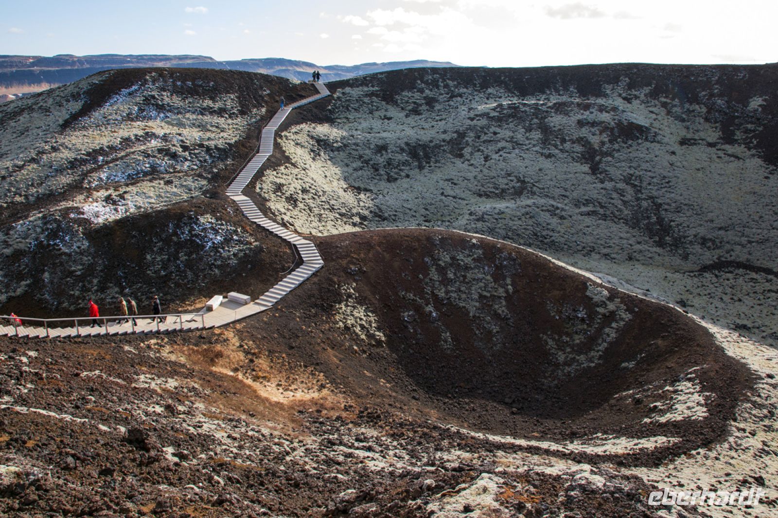 Rundgang am Krater Grabrok &ndash; &copy; Roland Lubiger (Eberhardt TRAVEL)