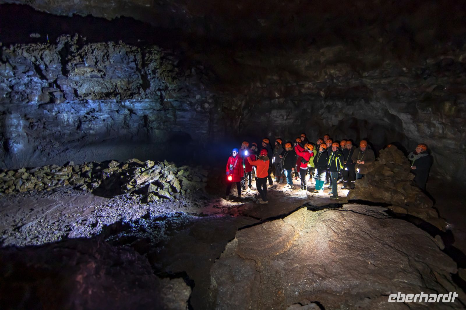 Lavahöhle Vatnshellir &ndash; &copy; Roland Lubiger (Eberhardt TRAVEL)
