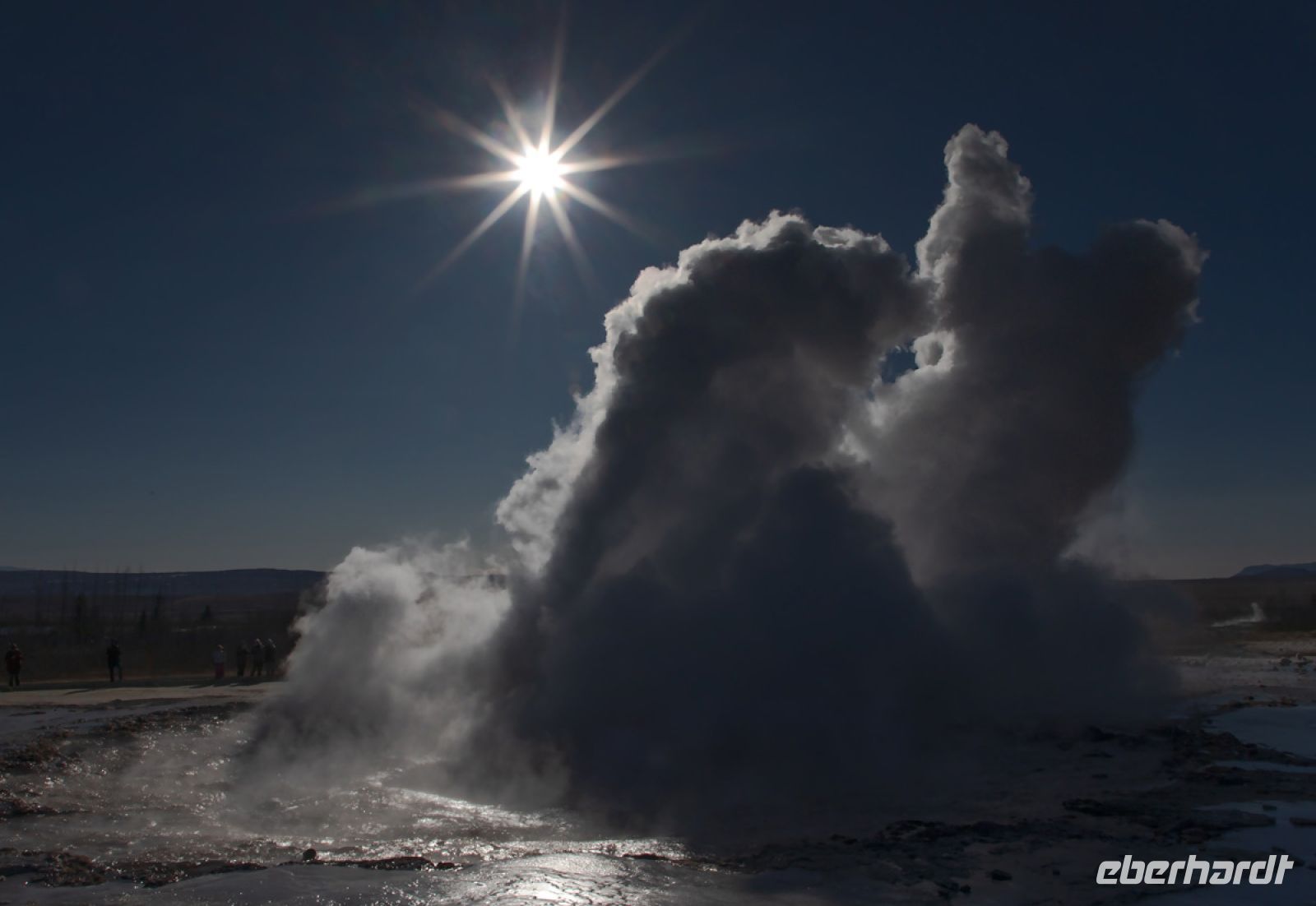 Strokkur &ndash; &copy; Roland Lubiger (Eberhardt TRAVEL)
