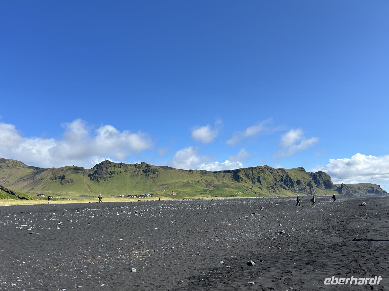 Schwarzer Strand von Vik &ndash; &copy; Mary Dobberkau (Eberhardt TRAVEL)