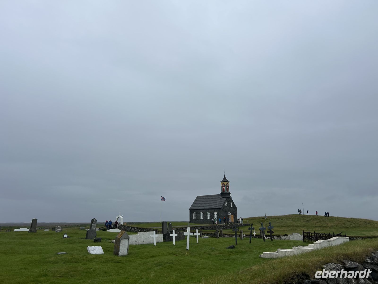 Blick auf die Hvalsneskirkja  &ndash; &copy; Mary Dobberkau (Eberhardt TRAVEL)