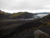 Die Asche vom Eyjafjallajökull und dem Grimsvötn haben die Abschmelzung des Gletschers stark beschleunigt. &ndash; &copy; Dominik Zilliken (Eberhardt TRAVEL)