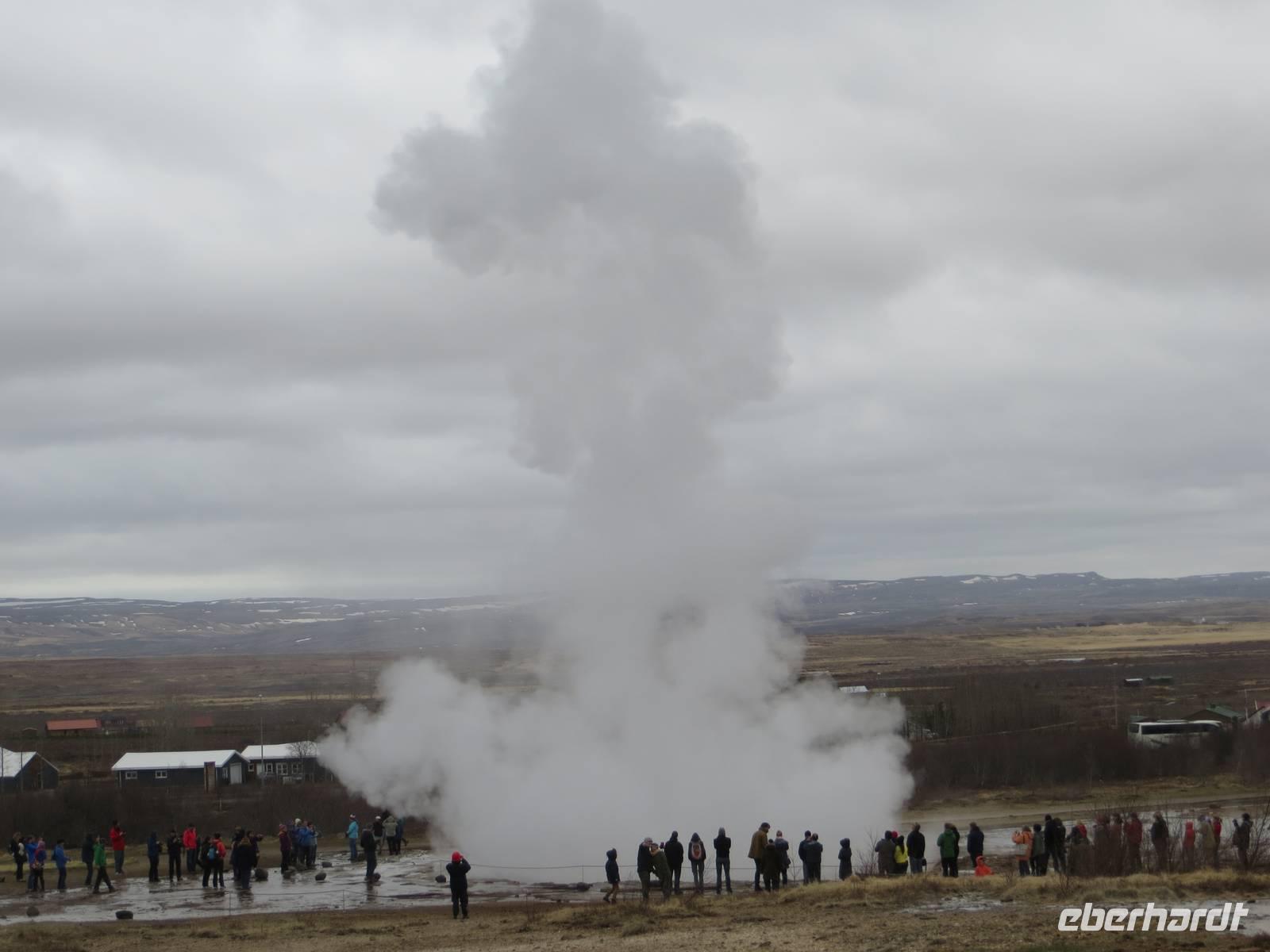 DER Strokkur &ndash; &copy; Britt Reuter-Bracklow (Eberhardt TRAVEL)