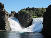 Wasserfall Hjálparfoss &ndash; &copy; Nicole Fischer (Eberhardt TRAVEL)