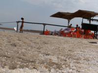 En Gedi Spa- Salzkristalleam Strand &ndash; &copy; Dirk Schlosser (Eberhardt TRAVEL)
