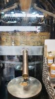 20220331 150220 Tahini Presse  auf dem Machane Jehuda Market &ndash; &copy; Marlies Thrum (Eberhardt TRAVEL)